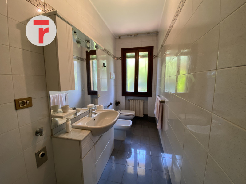 Cadoneghe - loc.Bragni - In zona prestigiosa e privilegiata per la posizione comoda ai principali...