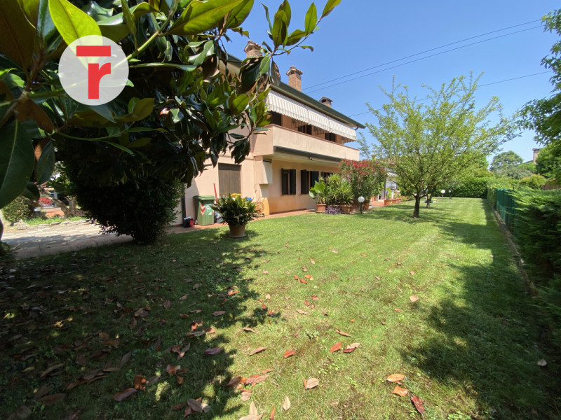 Cadoneghe - loc.Bragni - In zona prestigiosa e privilegiata per la posizione comoda ai principali...