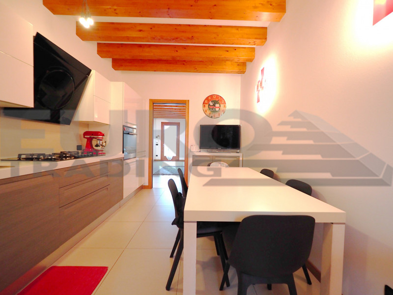 ZERO BRANCO – A due passi dal centro, splendida porzione a schiera indipendente con finiture rice...