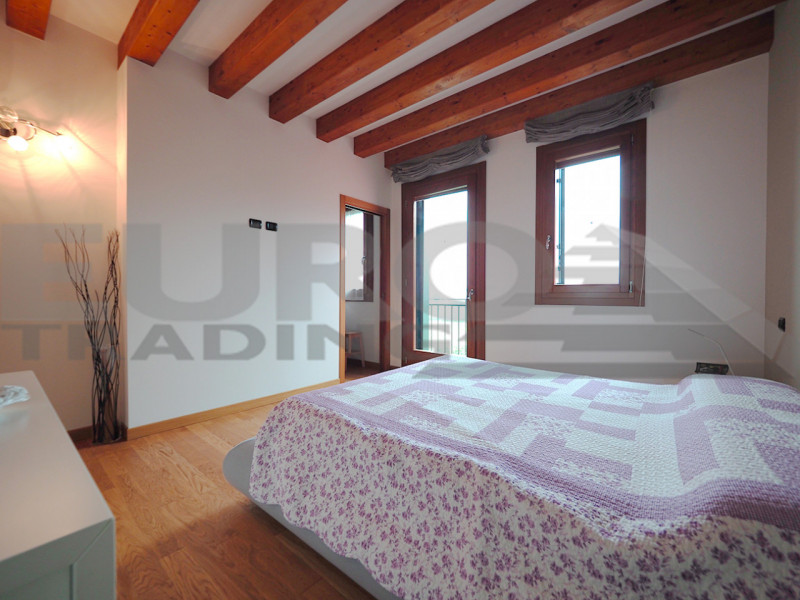 ZERO BRANCO – A due passi dal centro, splendida porzione a schiera indipendente con finiture rice...