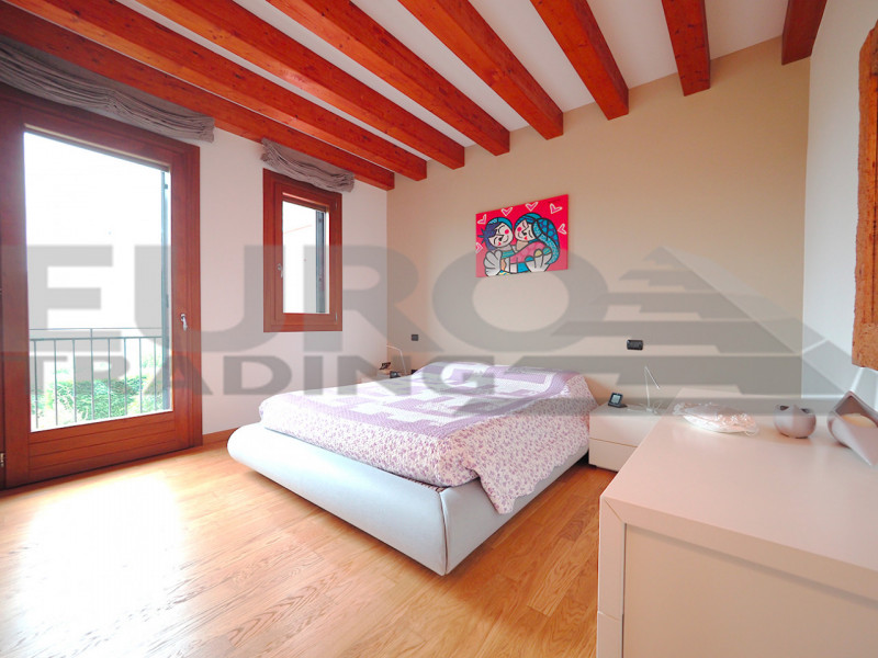 ZERO BRANCO – A due passi dal centro, splendida porzione a schiera indipendente con finiture rice...