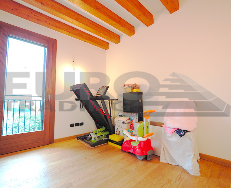 ZERO BRANCO – A due passi dal centro, splendida porzione a schiera indipendente con finiture rice...