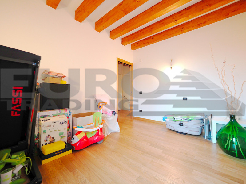 ZERO BRANCO – A due passi dal centro, splendida porzione a schiera indipendente con finiture rice...