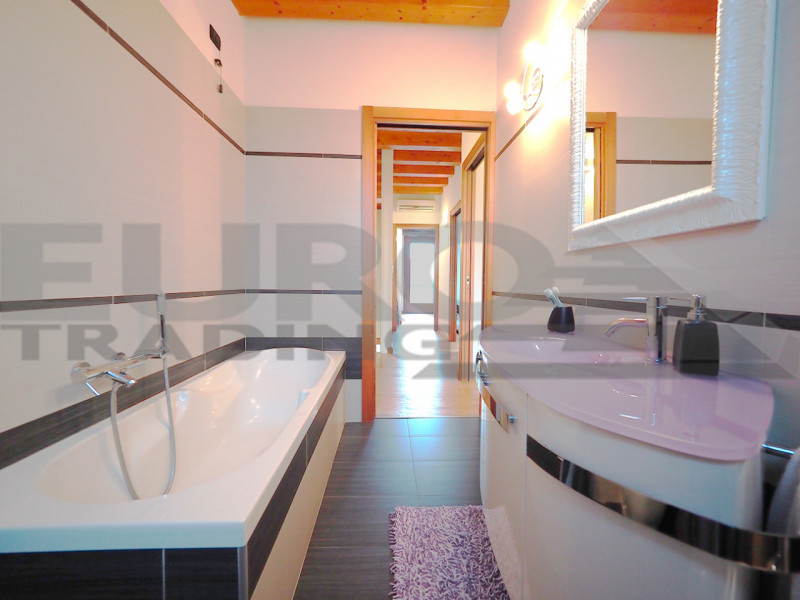 ZERO BRANCO – A due passi dal centro, splendida porzione a schiera indipendente con finiture rice...