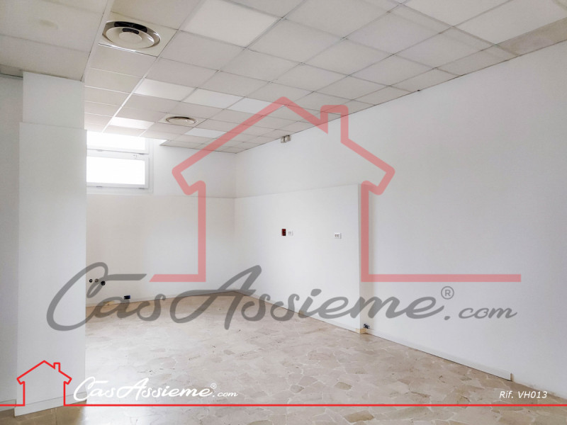 Rif. VH013
In prossimità del centro di Castello di Godego proponiamo negozio al Piano Rialzato, i...