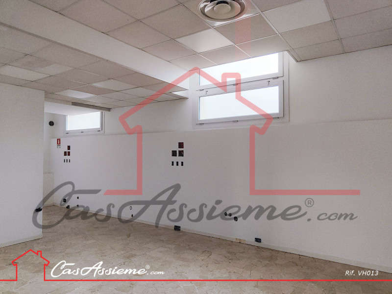 Rif. VH013
In prossimità del centro di Castello di Godego proponiamo negozio al Piano Rialzato, i...