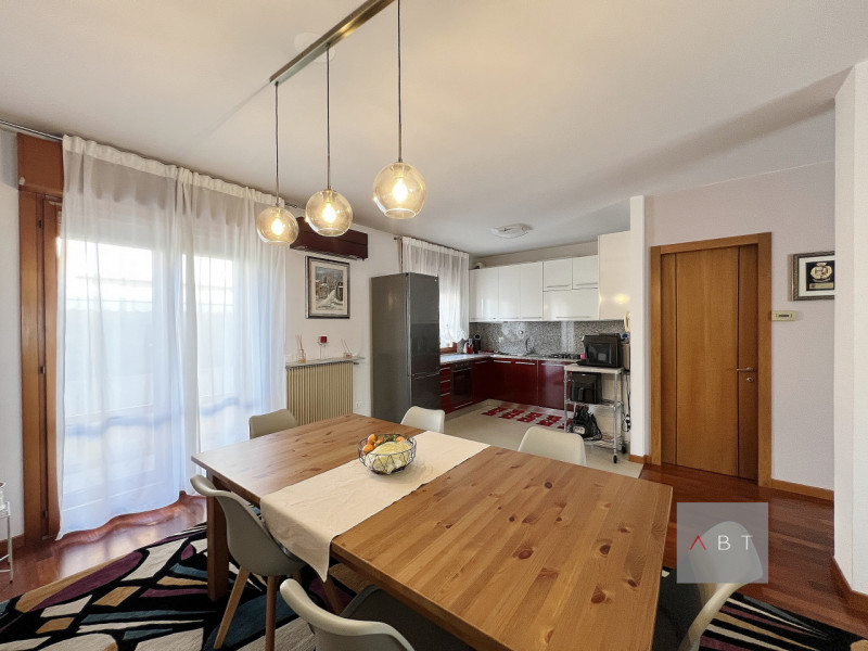 Porzione di quadrifamiliare di testa composta di: ingesso, soggiorno-pranzo, cucinino, centrale t...