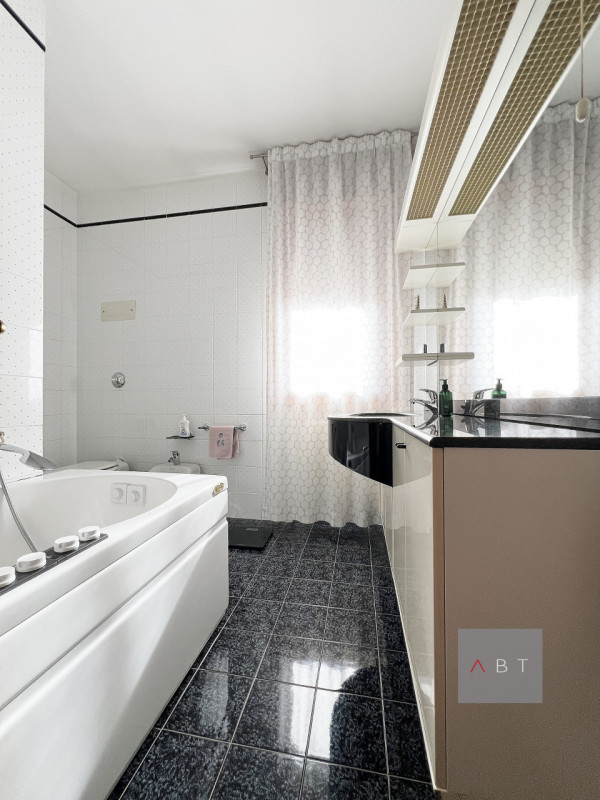 Porzione di quadrifamiliare di testa composta di: ingesso, soggiorno-pranzo, cucinino, centrale t...