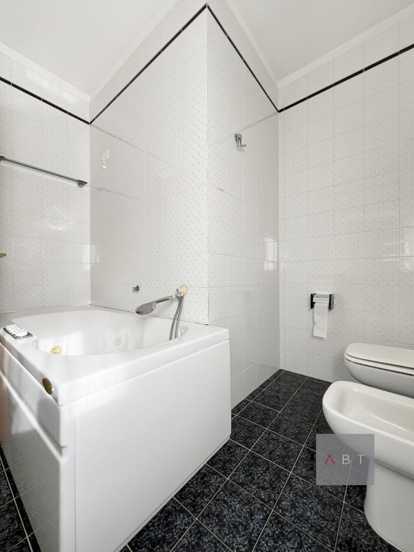 Porzione di quadrifamiliare di testa composta di: ingesso, soggiorno-pranzo, cucinino, centrale t...