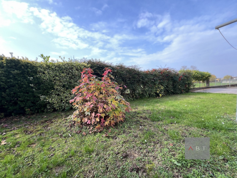 Porzione di quadrifamiliare di testa composta di: ingesso, soggiorno-pranzo, cucinino, centrale t...