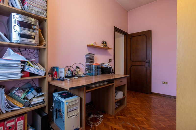 In zona limitrofa al centro del paese, sulla direttrice che conduce a Bovolenta, attorniati da un...