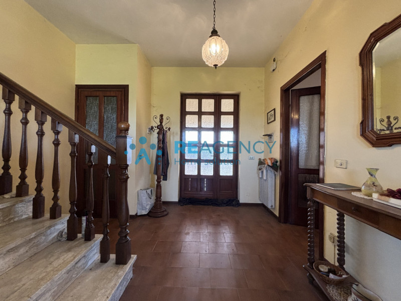 Immersa nel verde della località Poianella a Bressanvido, questa splendida casa singola con ampio...