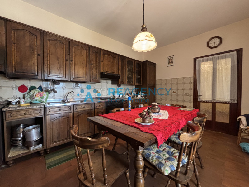 Immersa nel verde della località Poianella a Bressanvido, questa splendida casa singola con ampio...