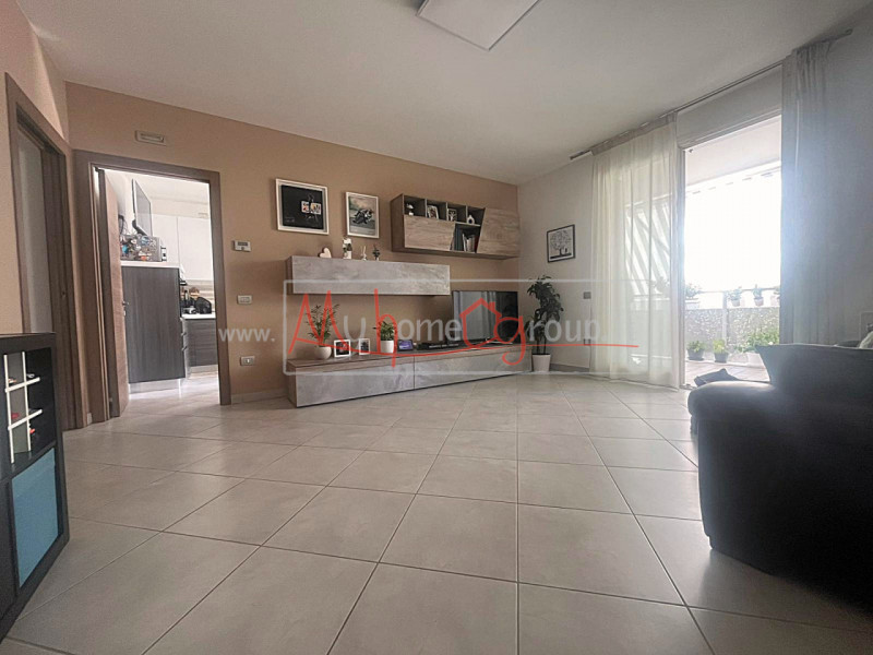 TENCAROLA - (Rif.A419-s) Proponiamo in vendita un moderno appartamento trilocale situato nel cuor...