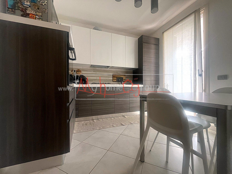 TENCAROLA - (Rif.A419-s) Proponiamo in vendita un moderno appartamento trilocale situato nel cuor...