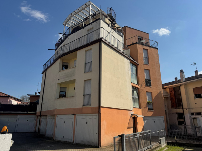 SANT’AGOSTINO / FERROVIERI

Inserito in un quartiere residenziale, comodo a tutti i principali se...