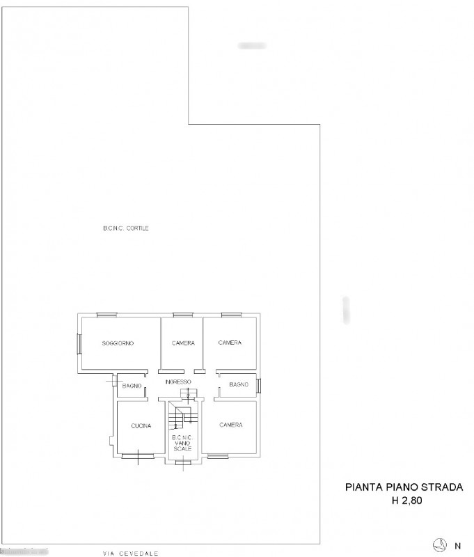 In una piccola palazzina di sole tre unità, immersa in una zona tranquilla e comoda ai servizi, t...