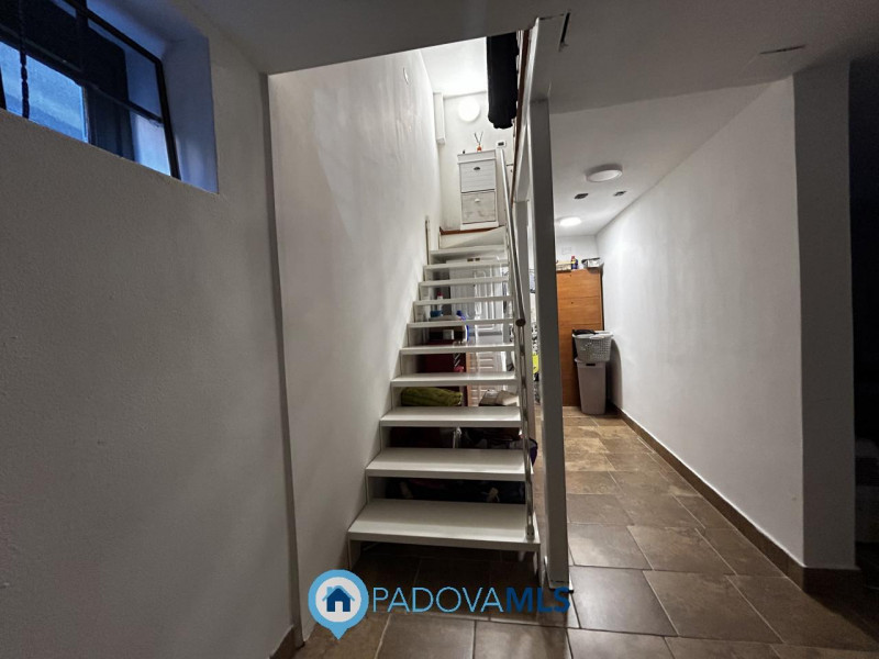 Immobile in esclusiva al Gruppo Padova MLS
Scopri questa affascinante bifamiliare situata nel cuo...
