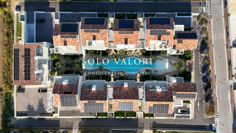 Scopri un'opportunità unica di vivere in uno splendido appartamento trilocale situato nel cuore d...