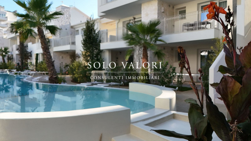 Scopri un'opportunità unica di vivere in uno splendido appartamento trilocale situato nel cuore d...