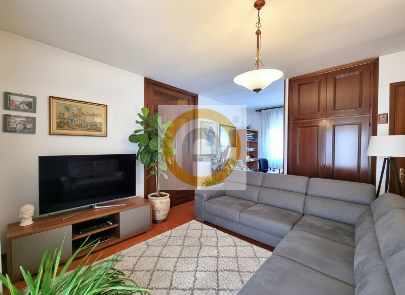 Se stai cercando una casa ideale per la tua famiglia, con ampi spazi e un grande giardino dove po...