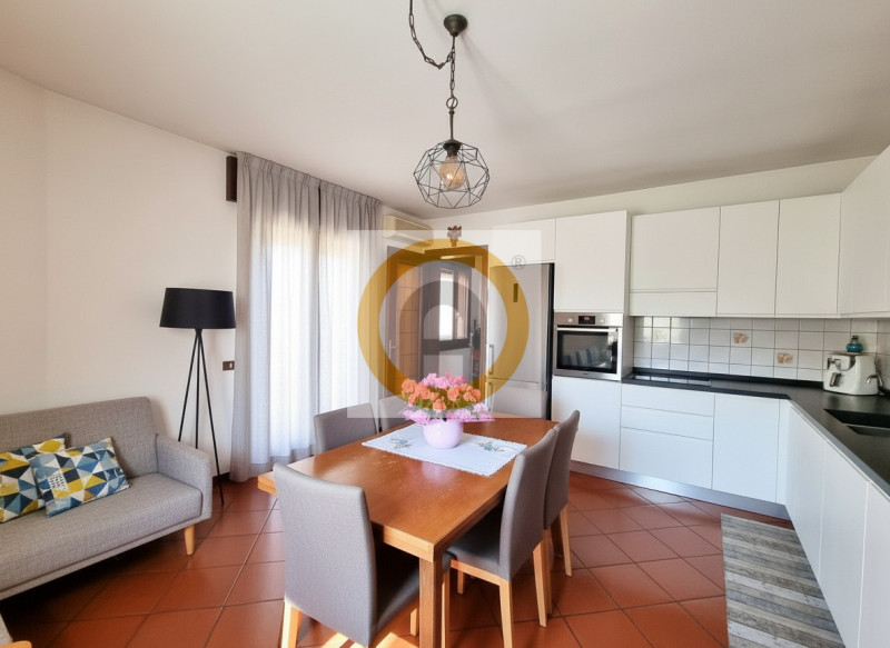 Se stai cercando una casa ideale per la tua famiglia, con ampi spazi e un grande giardino dove po...