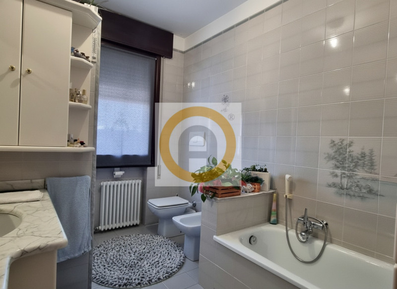 Se stai cercando una casa ideale per la tua famiglia, con ampi spazi e un grande giardino dove po...