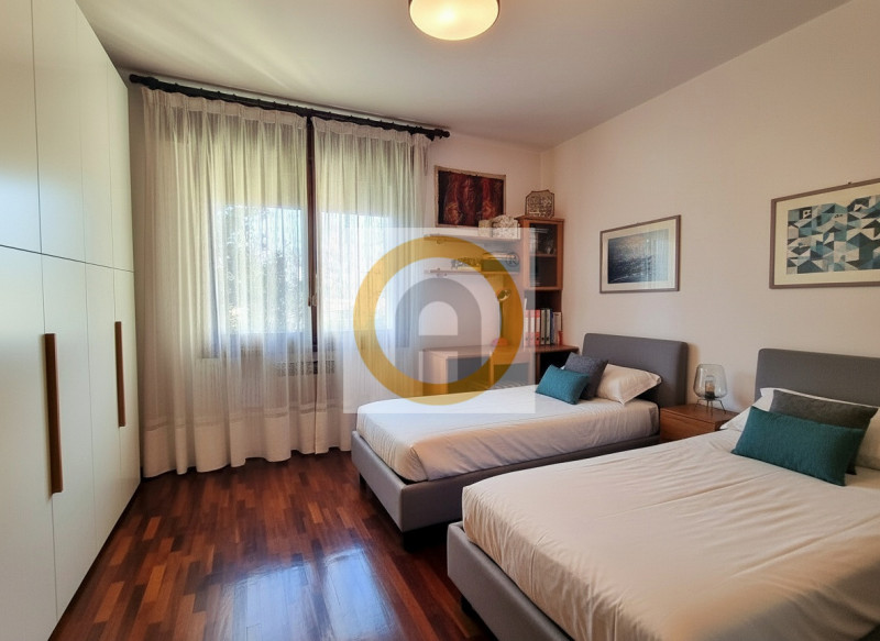 Se stai cercando una casa ideale per la tua famiglia, con ampi spazi e un grande giardino dove po...