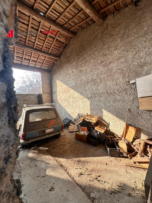 In una tranquilla e riservata zona di Via Mare, a Lugo di Vicenza, proponiamo una proprietà davve...