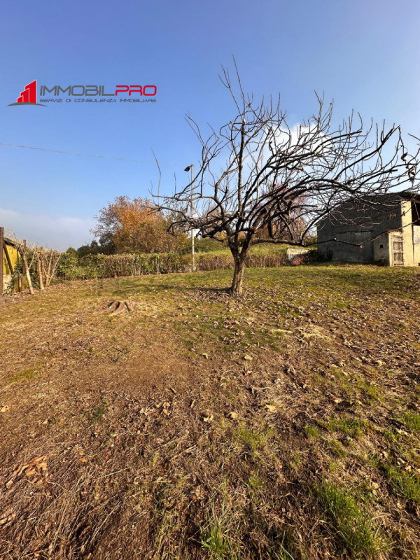 In una tranquilla e riservata zona di Via Mare, a Lugo di Vicenza, proponiamo una proprietà davve...