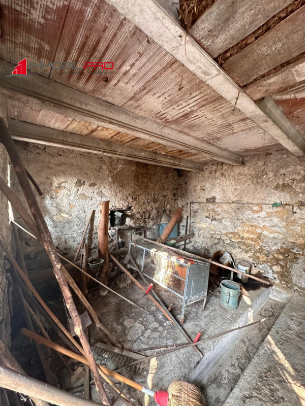 In una tranquilla e riservata zona di Via Mare, a Lugo di Vicenza, proponiamo una proprietà davve...