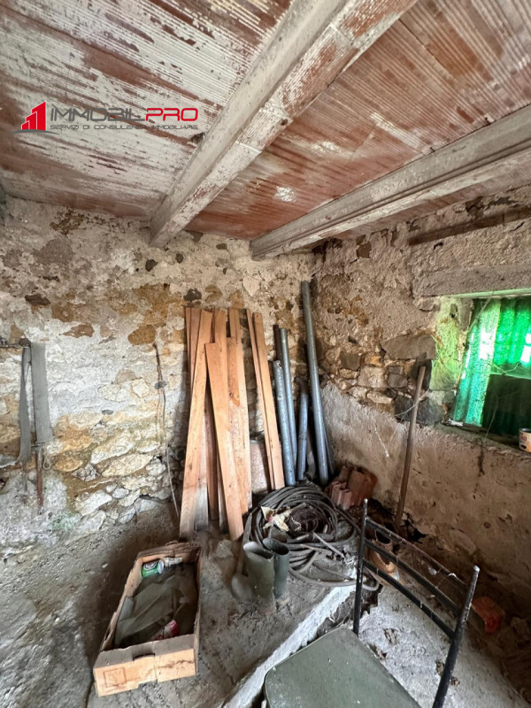 In una tranquilla e riservata zona di Via Mare, a Lugo di Vicenza, proponiamo una proprietà davve...