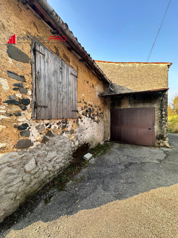 In una tranquilla e riservata zona di Via Mare, a Lugo di Vicenza, proponiamo una proprietà davve...