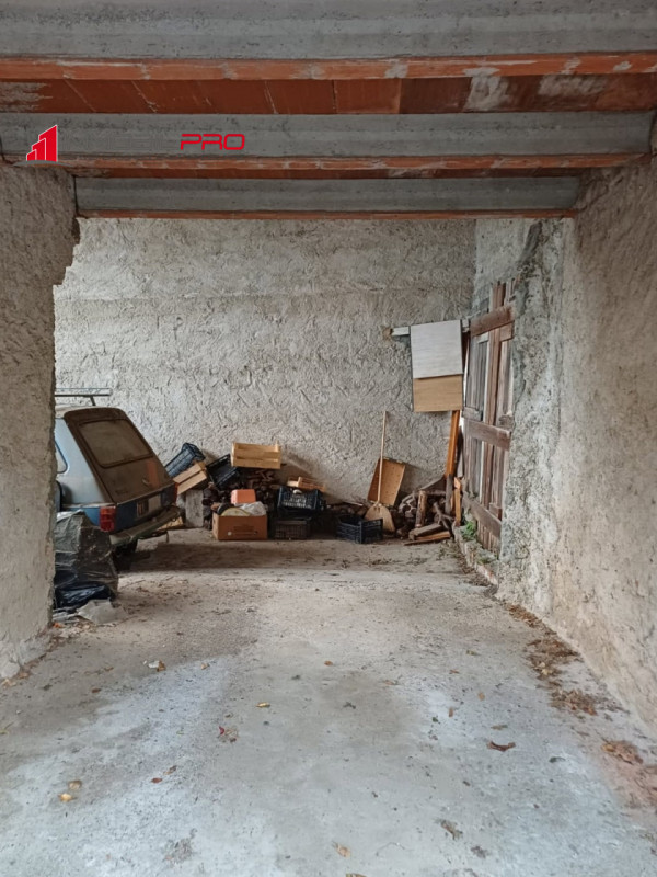 In una tranquilla e riservata zona di Via Mare, a Lugo di Vicenza, proponiamo una proprietà davve...