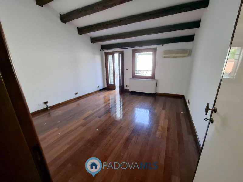 Immobile in esclusiva al Gruppo Padova MLS 

Se stai cercando una residenza esclusiva nel cuore p...