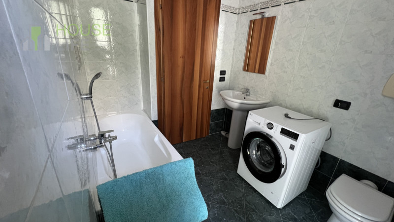 SCHIO – Centro: in zona residenziale centrale, comoda a tutti i servizi, appartamento TRICAMERE s...