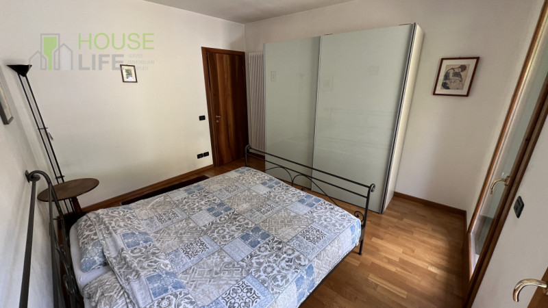 SCHIO – Centro: in zona residenziale centrale, comoda a tutti i servizi, appartamento TRICAMERE s...