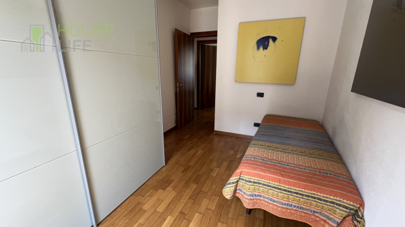 SCHIO – Centro: in zona residenziale centrale, comoda a tutti i servizi, appartamento TRICAMERE s...