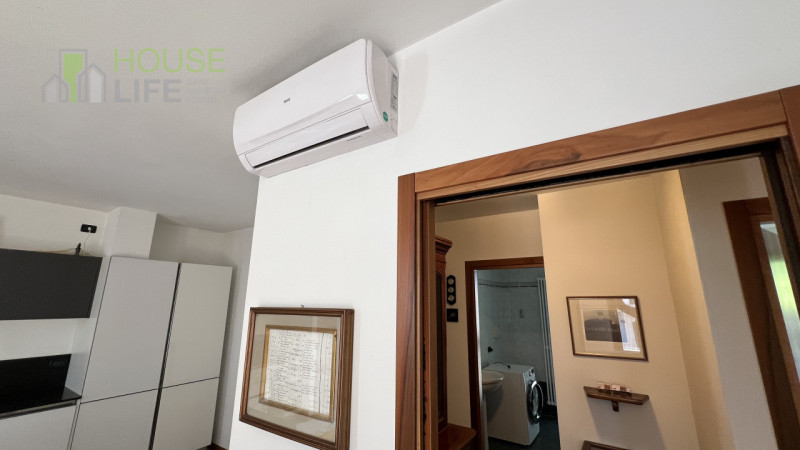 SCHIO – Centro: in zona residenziale centrale, comoda a tutti i servizi, appartamento TRICAMERE s...