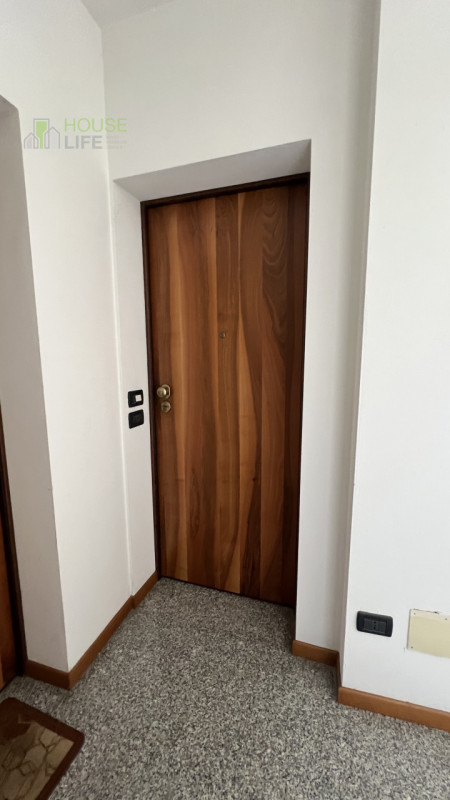 SCHIO – Centro: in zona residenziale centrale, comoda a tutti i servizi, appartamento TRICAMERE s...