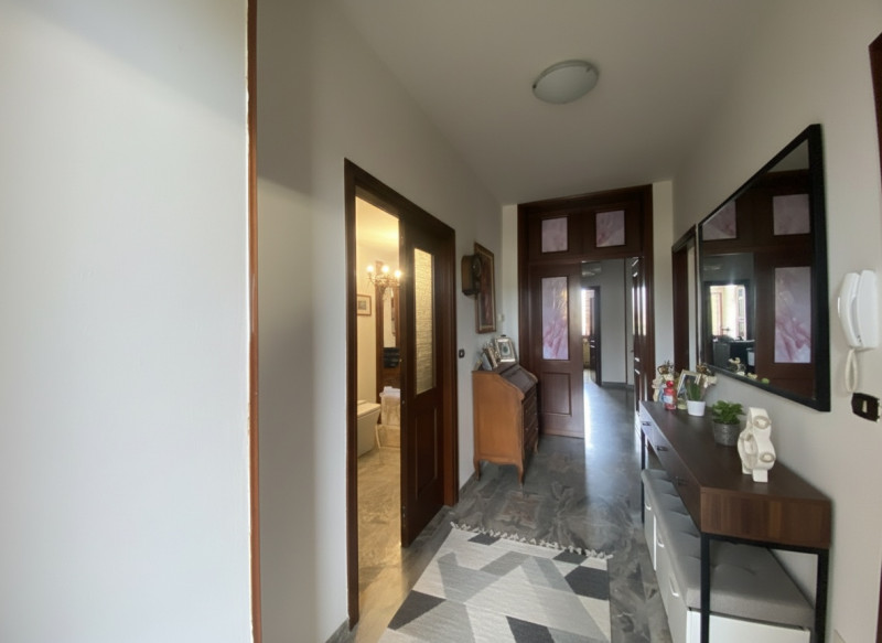 Nel cuore di Veggiano, in una zona centrale e ben servita, vi proponiamo una bifamiliare vertical...