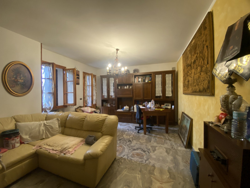 Nel cuore di Veggiano, in una zona centrale e ben servita, vi proponiamo una bifamiliare vertical...