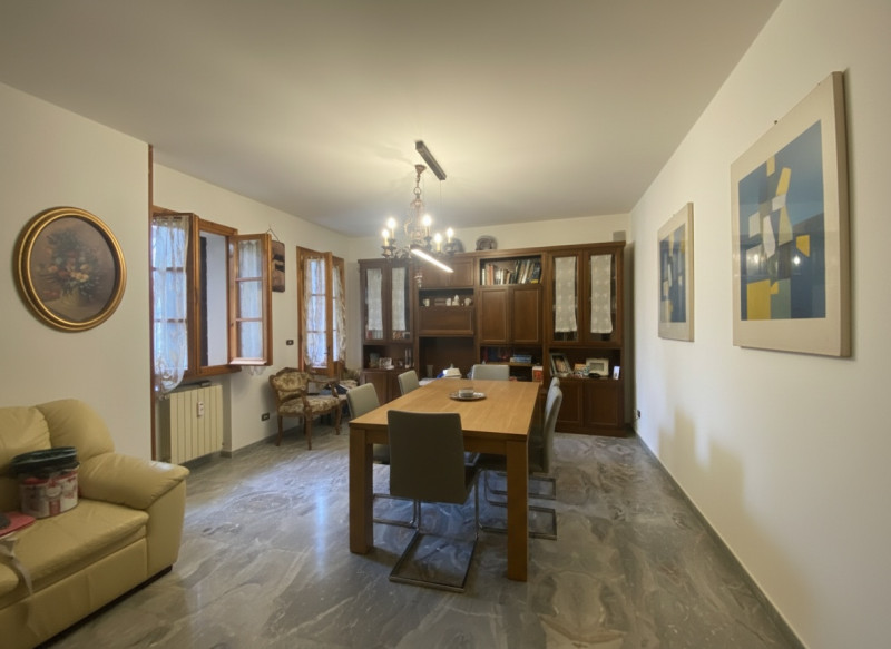 Nel cuore di Veggiano, in una zona centrale e ben servita, vi proponiamo una bifamiliare vertical...