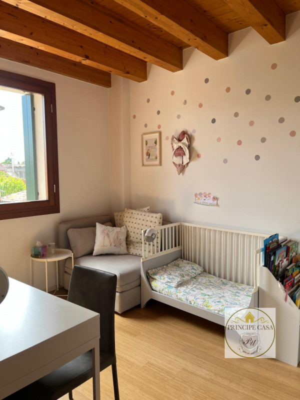 APE555 - Proponiamo in vendita un raffinato appartamento trilocale al primo piano situato in una ...