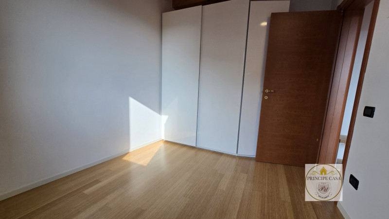 APE555 - Proponiamo in vendita un raffinato appartamento trilocale al primo piano situato in una ...