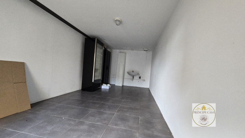 APE555 - Proponiamo in vendita un raffinato appartamento trilocale al primo piano situato in una ...