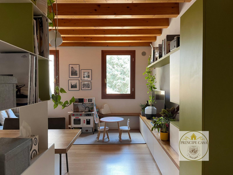 APE555 - Proponiamo in vendita un raffinato appartamento trilocale al primo piano situato in una ...