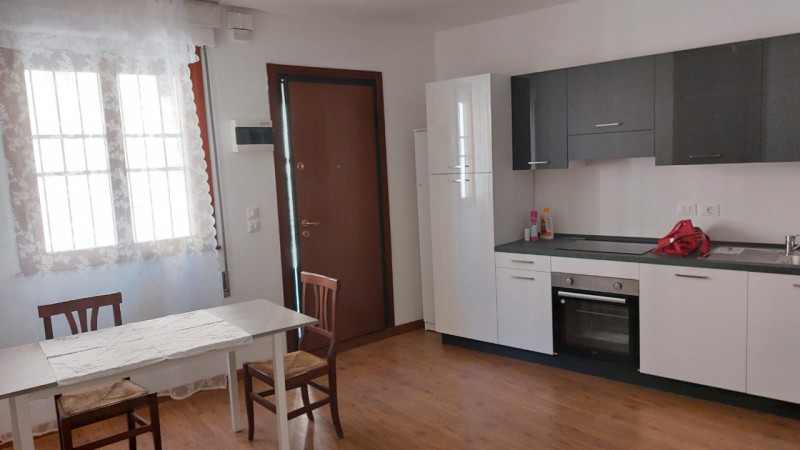 CENTRO STORICO PADOVA PRATO DELLA VALLE AMPIO BILOCALE
AFFITTO MENSILE €. 700 spese condominiali ...