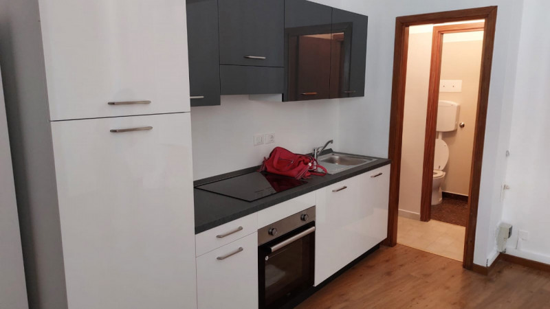 CENTRO STORICO PADOVA PRATO DELLA VALLE AMPIO BILOCALE
AFFITTO MENSILE €. 700 spese condominiali ...