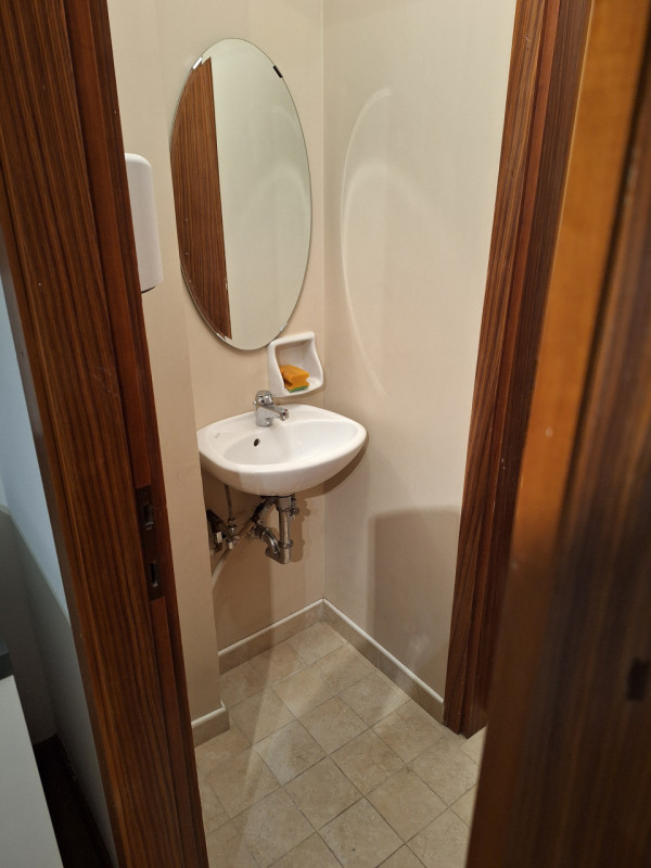 CENTRO STORICO PADOVA PRATO DELLA VALLE AMPIO BILOCALE
AFFITTO MENSILE €. 700 spese condominiali ...